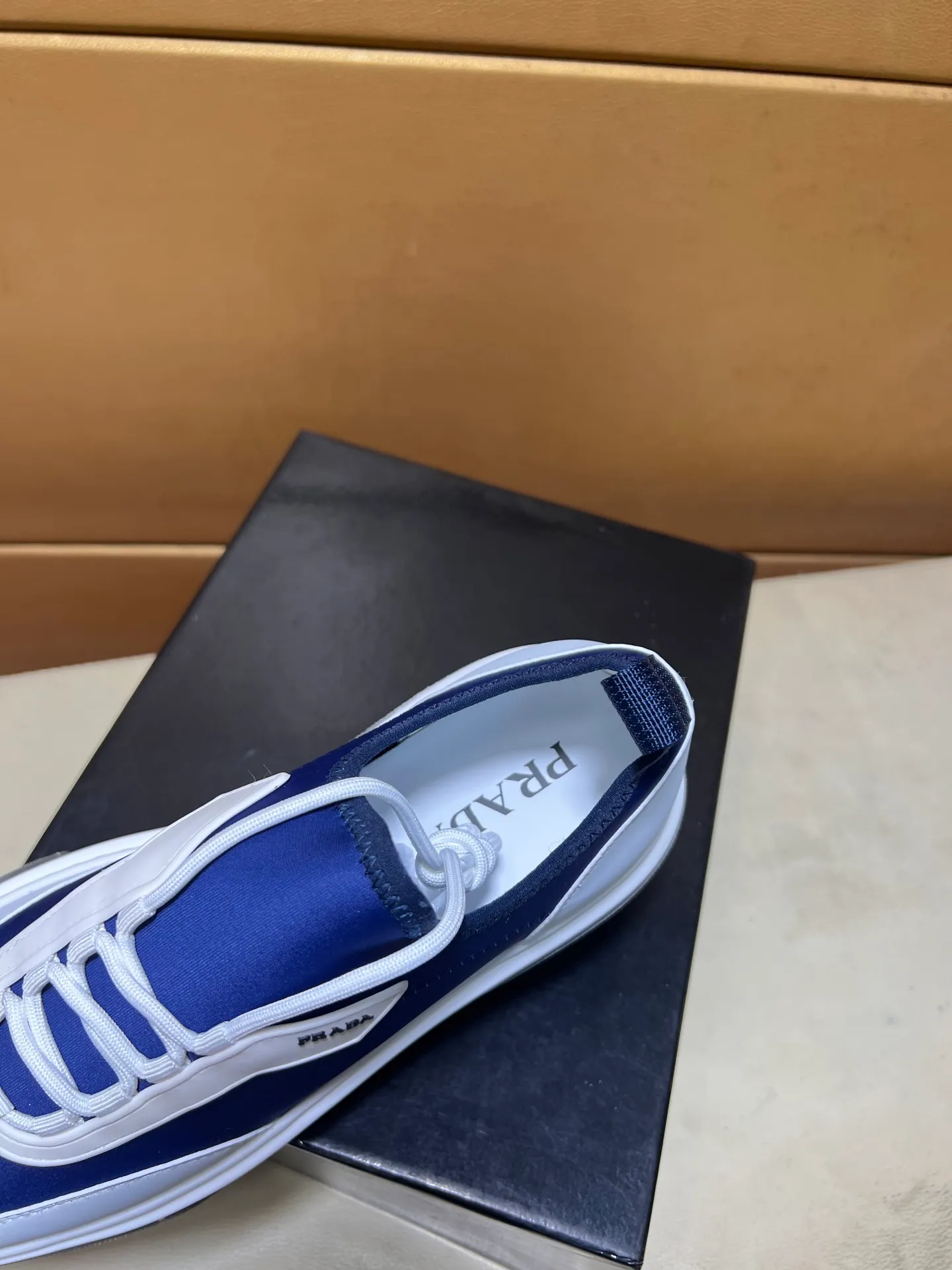 pp560💰👑👑《PRADA》【Classic Original Version】Prada: Top 🔝 Purchasing Agent 🔍🔍Sold at the latest men’s counter simultaneously, imported high-quality original version from Italy 🇮🇹: 🔝Brand silk calfskin·Shoe height, brand logo·Brand high mercerized canvas cloth·Tongue screen printing Brand logo: Prominent (high-end, extravagance, class), exquisite workmanship (imported Italian 🇮🇹 water-based mesh lining, 🐂cowhide feet), soles: original soles specially provided by the original factory, double-layer movable molding: transparent air cushion bottom, environmentally friendly, wear-resistant, ultra-light, comfortable, 🌲🌲🌲, real-life photos 🎬The real ones are more beautiful Code number 38-44